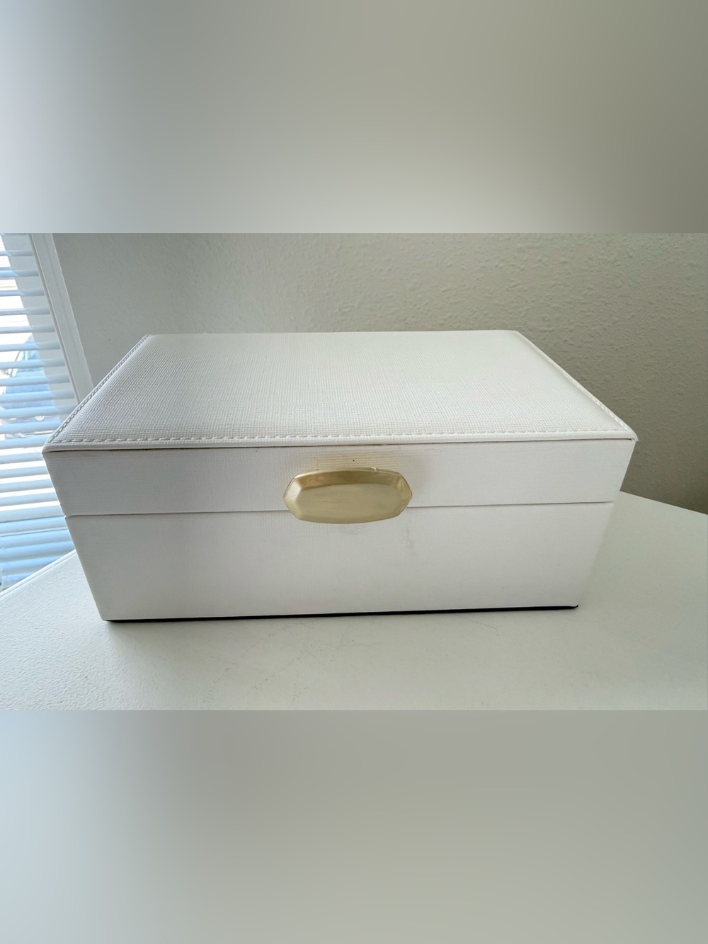 Kendra Scott | White Faux Leather Mirrored Jewelry Box | Gray Velvet Lined